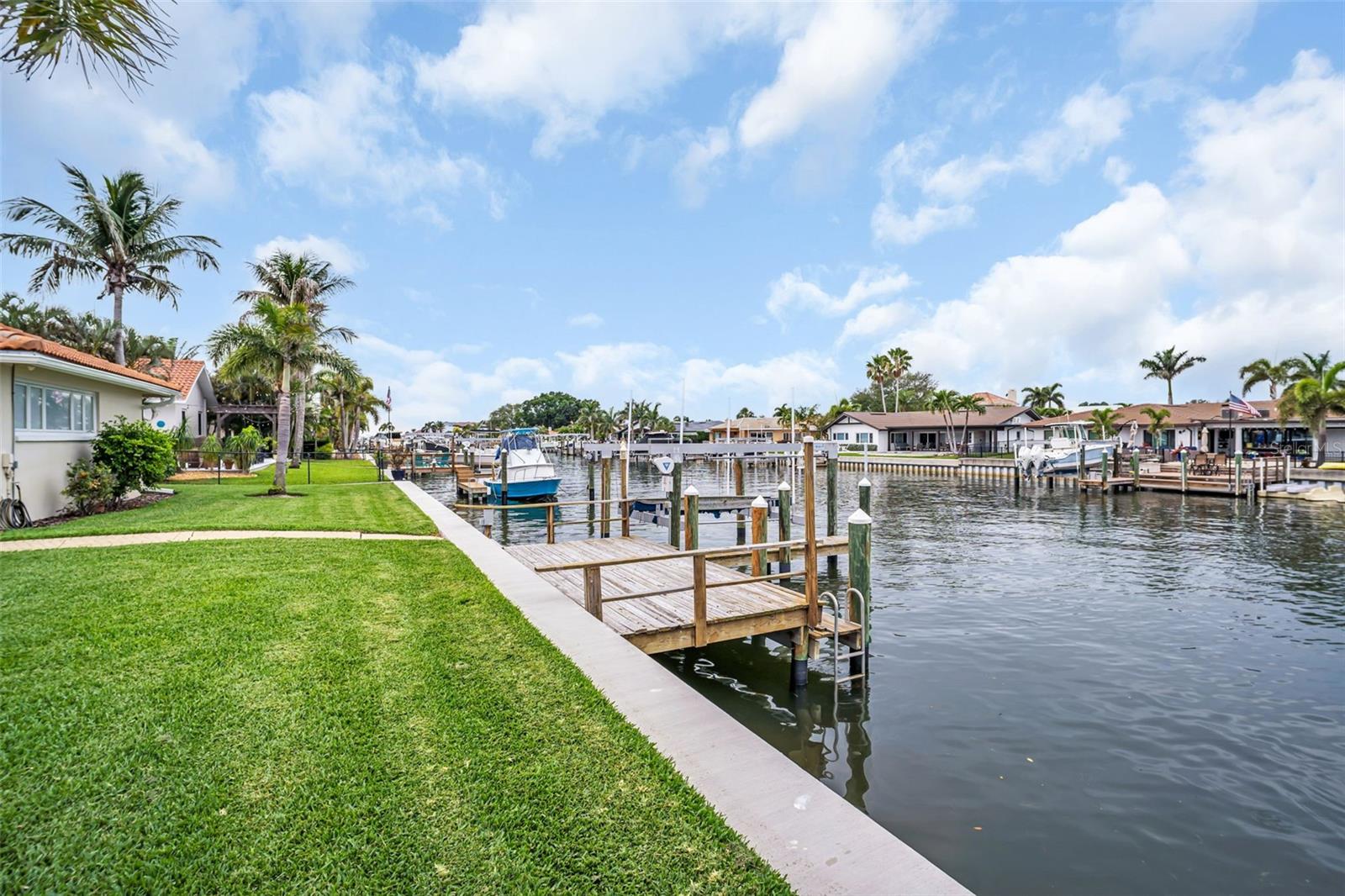 2041 CAROLINA AVE NE, ST PETERSBURG, FL, 33703