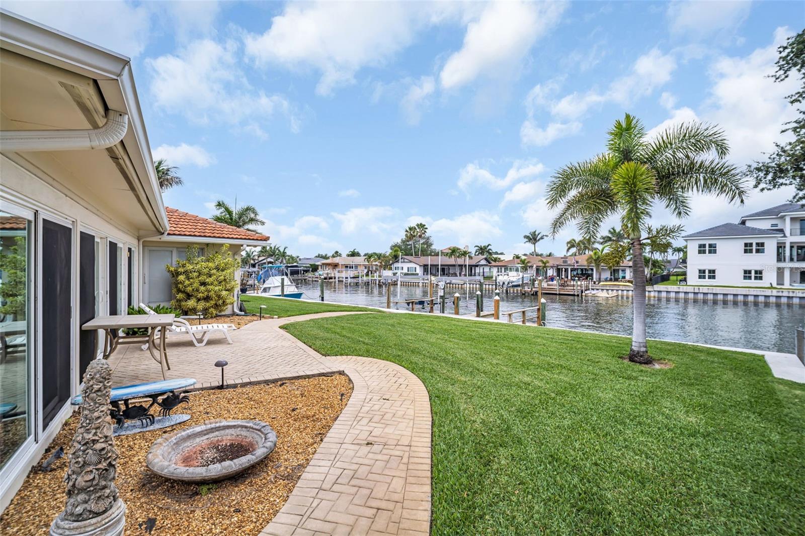 2041 CAROLINA AVE NE, ST PETERSBURG, FL, 33703