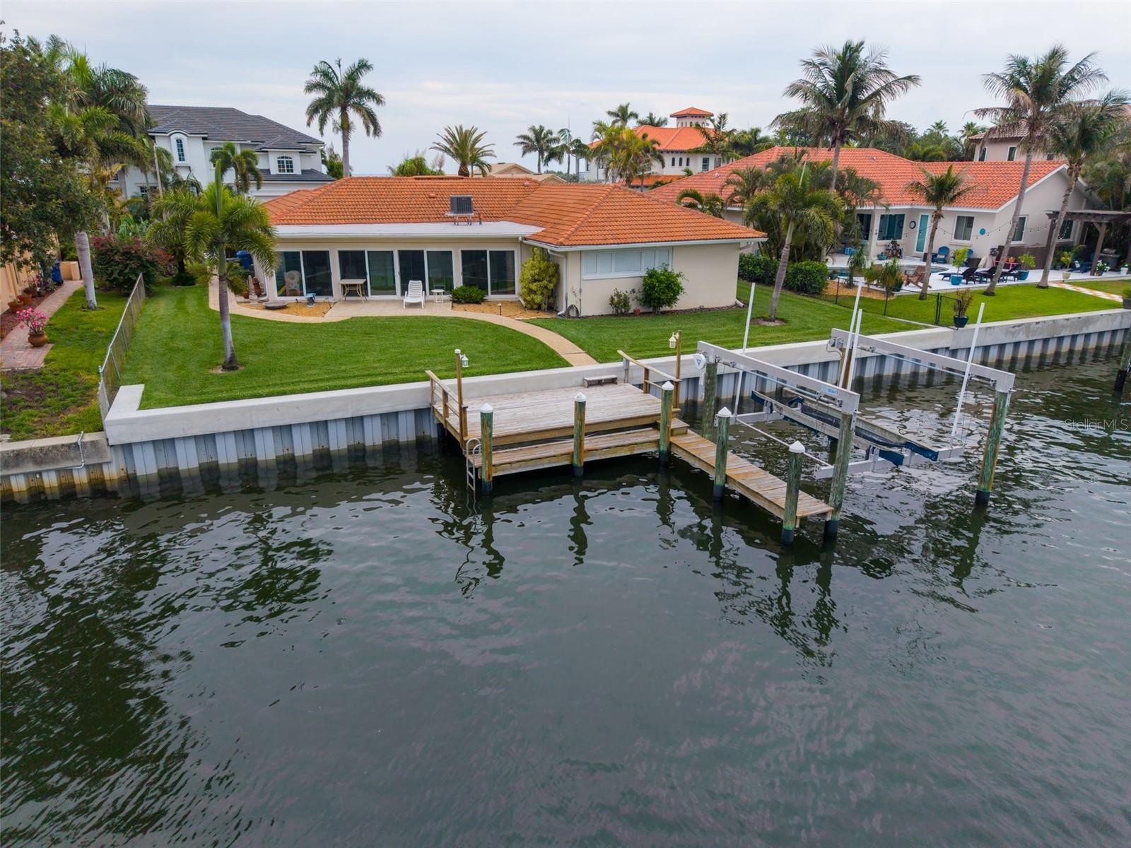 2041 CAROLINA AVE NE, ST PETERSBURG, FL, 33703