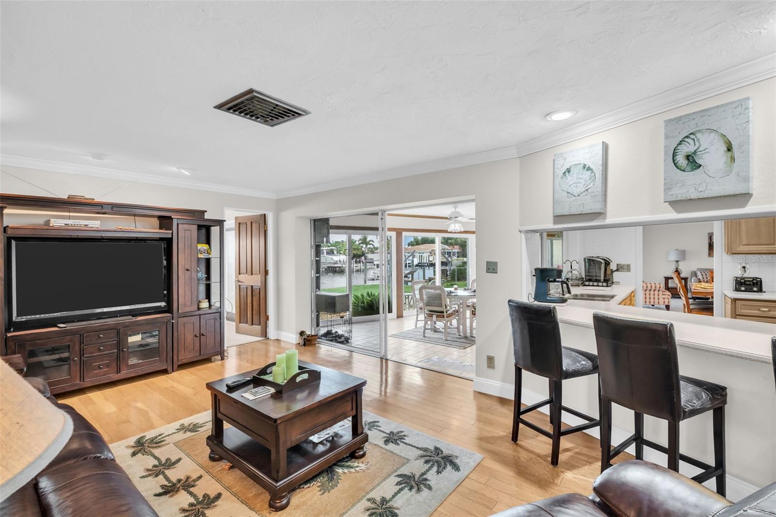 2041 CAROLINA AVE NE, ST PETERSBURG, FL, 33703