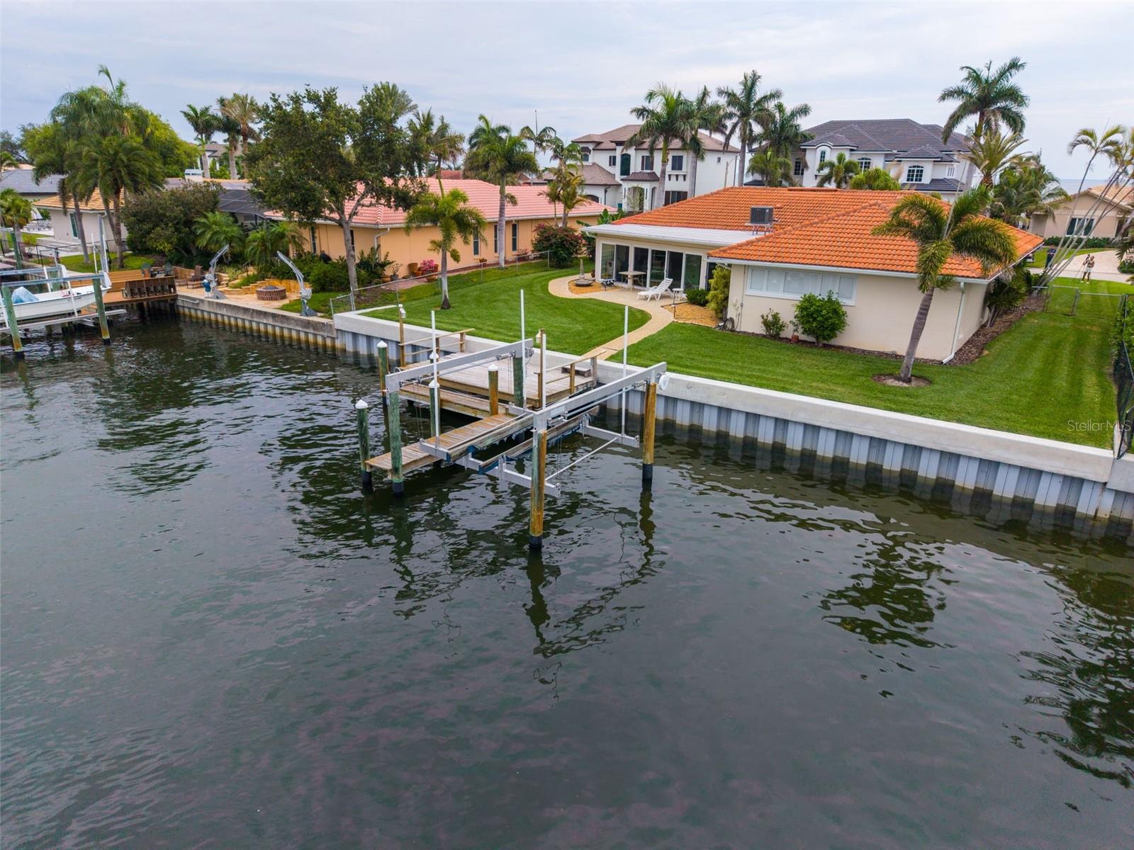 2041 CAROLINA AVE NE, ST PETERSBURG, FL, 33703