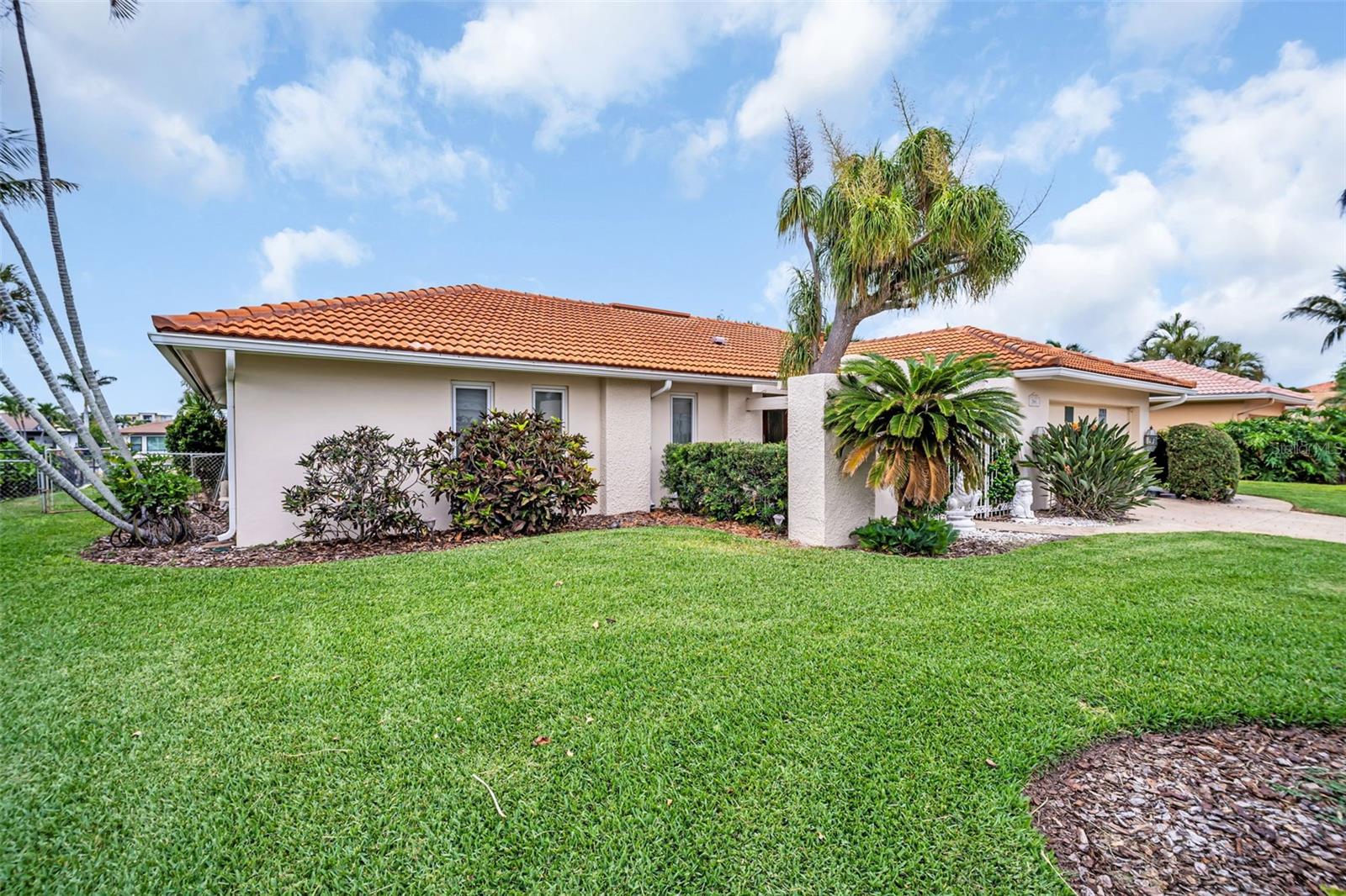 2041 CAROLINA AVE NE, ST PETERSBURG, FL, 33703