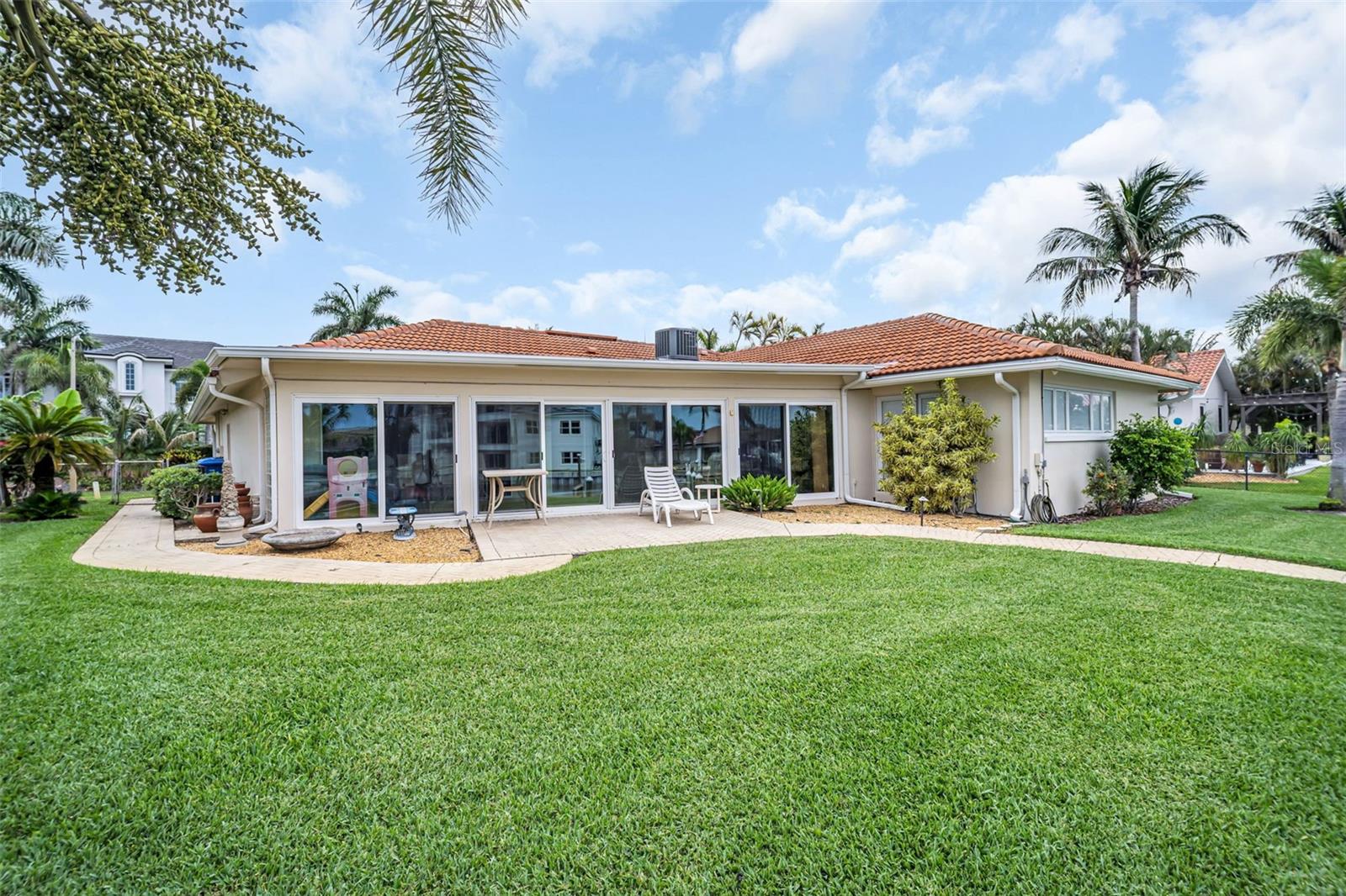 2041 CAROLINA AVE NE, ST PETERSBURG, FL, 33703