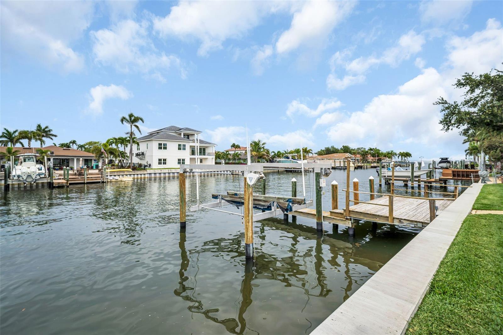 2041 CAROLINA AVE NE, ST PETERSBURG, FL, 33703