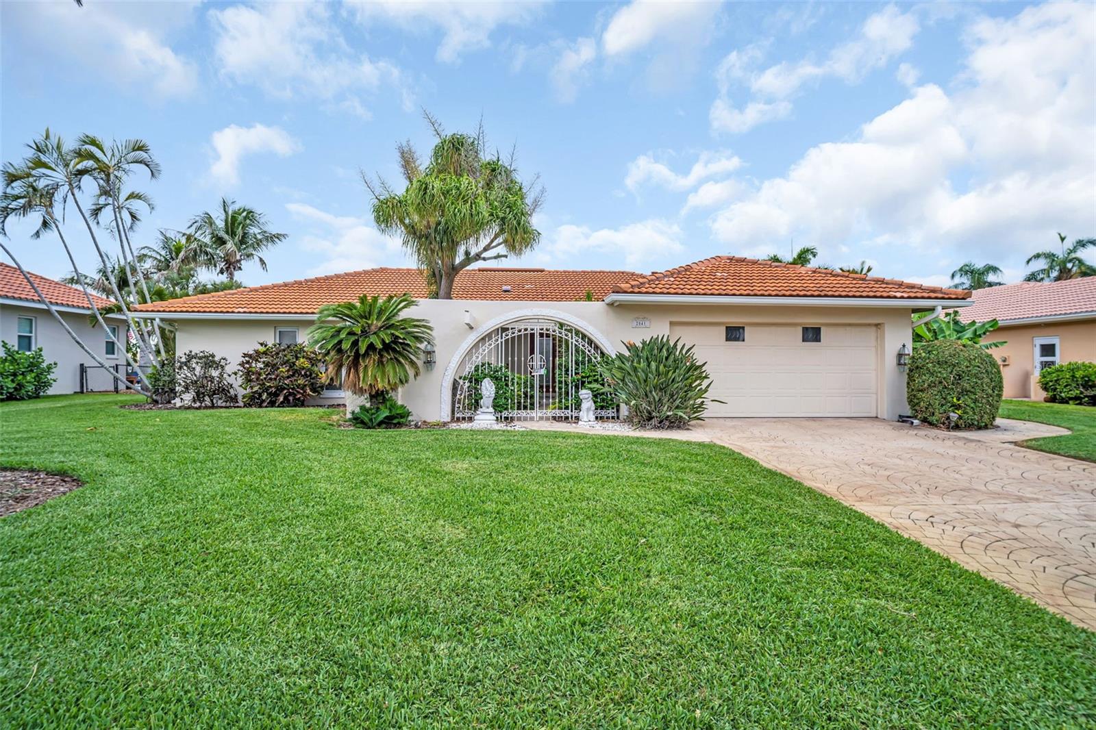 2041 CAROLINA AVE NE, ST PETERSBURG, FL, 33703