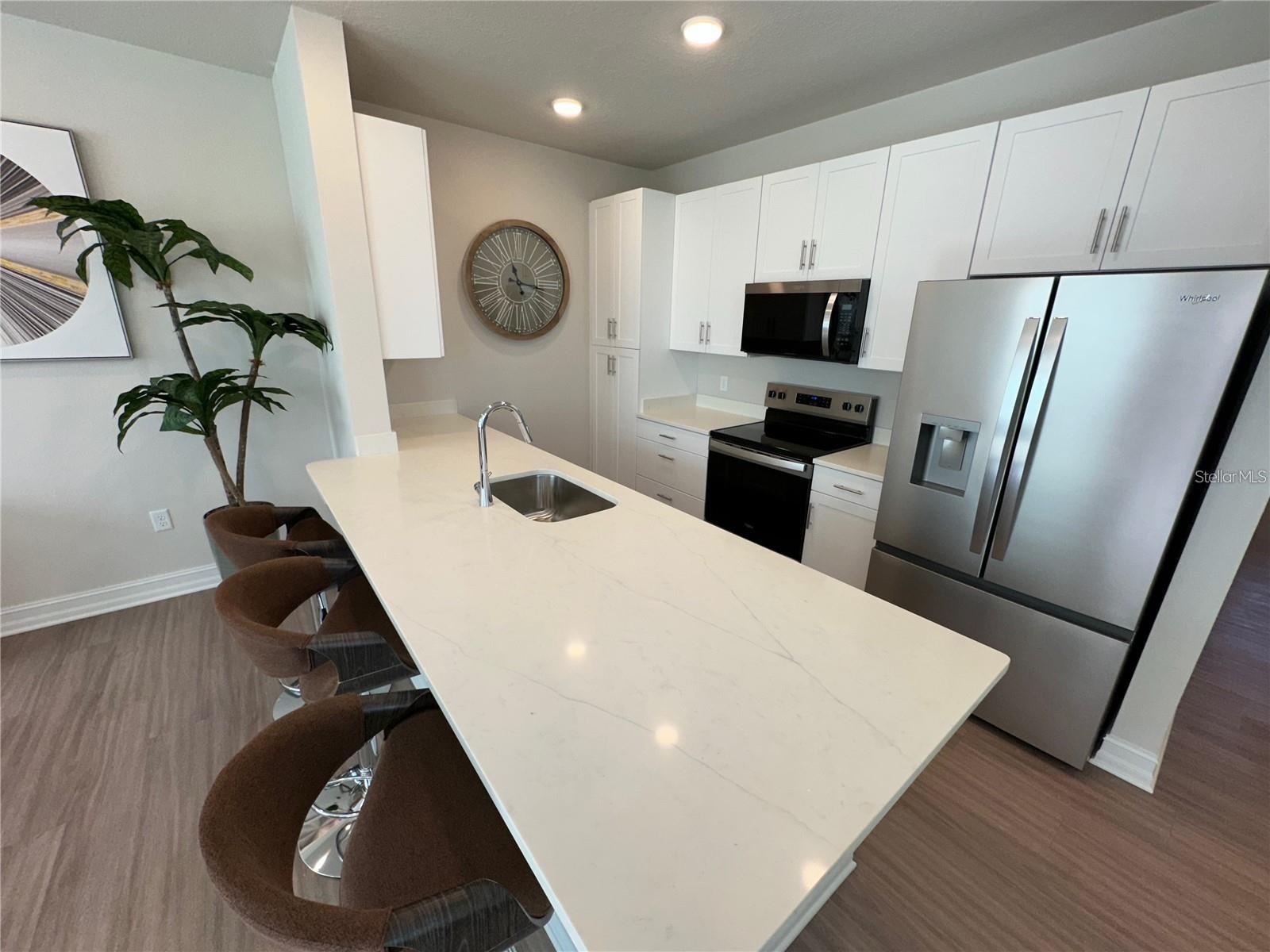 1019 E CAROLINE ST, TAVARES, FL, 32778