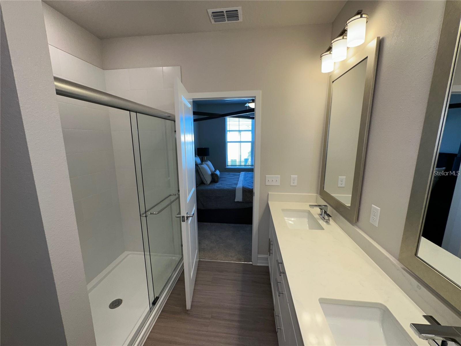 1019 E CAROLINE ST, TAVARES, FL, 32778