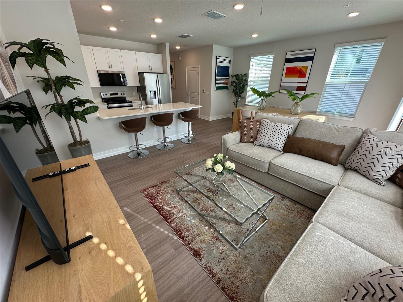 1019 E CAROLINE ST, TAVARES, FL, 32778