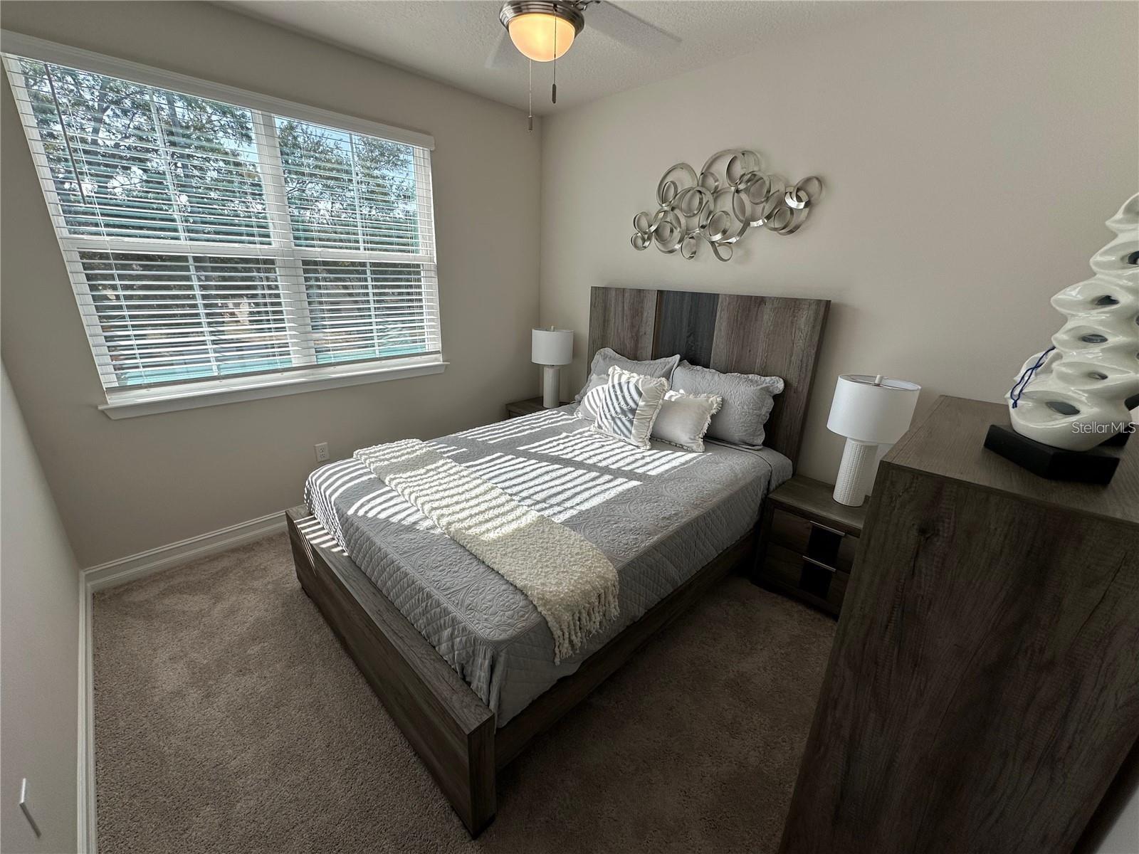 1019 E CAROLINE ST, TAVARES, FL, 32778