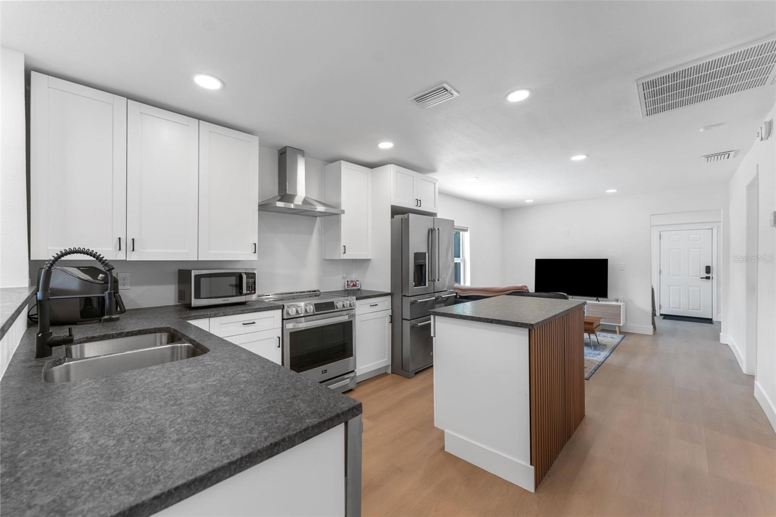 501 E CLUSTER AVE, TAMPA, FL, 33604