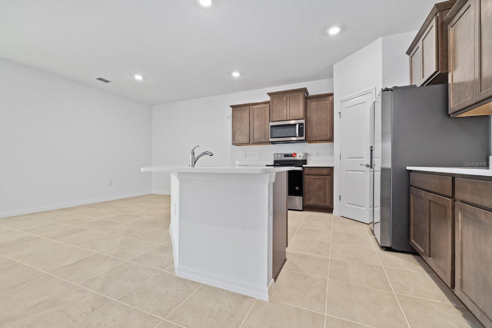 2477 BENDING BONSAI DR, WESLEY CHAPEL, FL, 33543