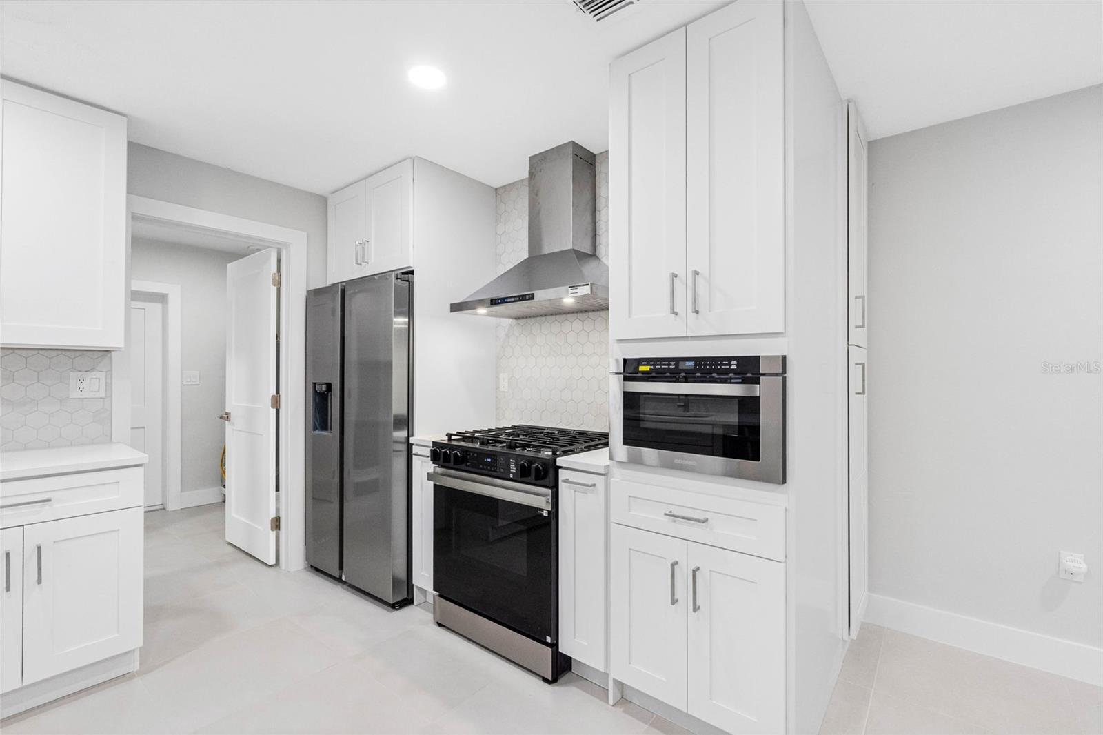 1005 APACHE TRL, CLEARWATER, FL, 33755