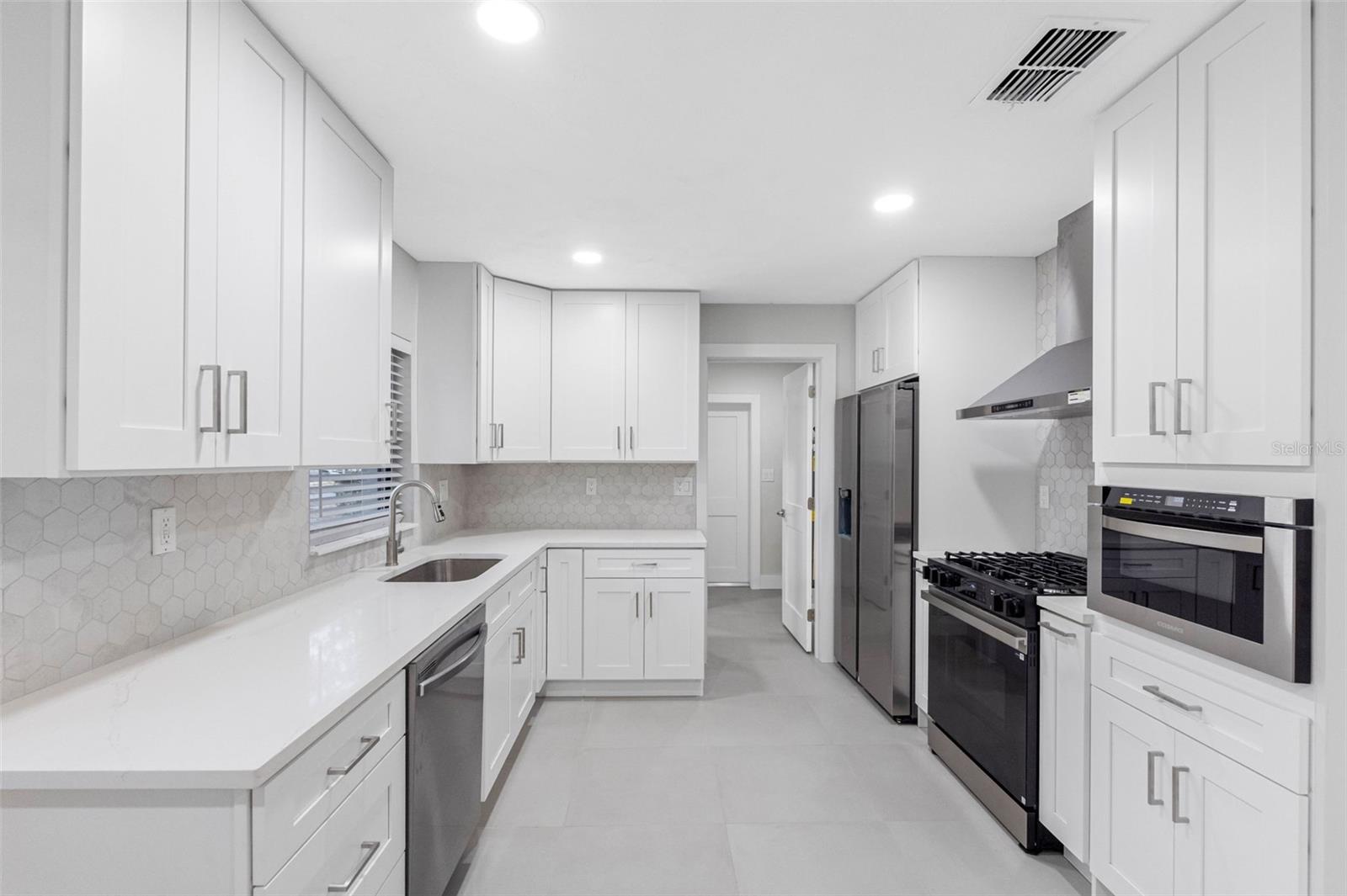 1005 APACHE TRL, CLEARWATER, FL, 33755