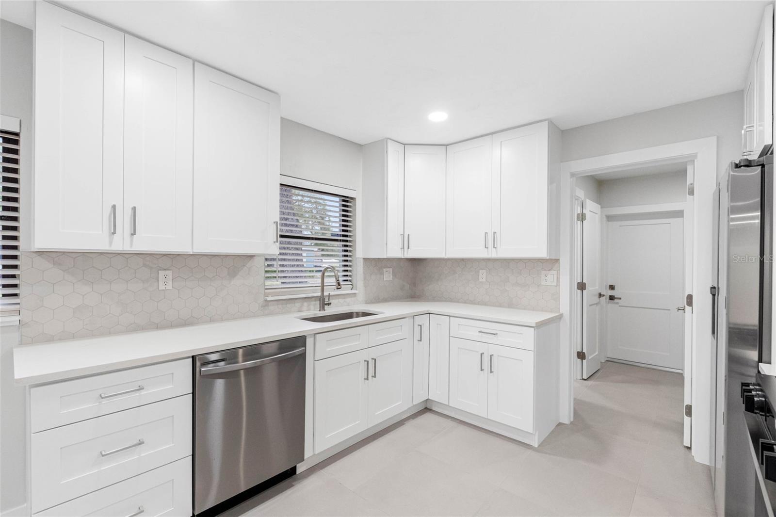 1005 APACHE TRL, CLEARWATER, FL, 33755