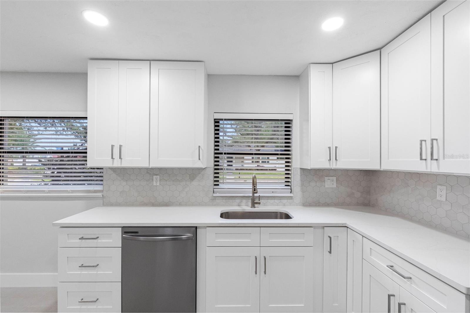 1005 APACHE TRL, CLEARWATER, FL, 33755