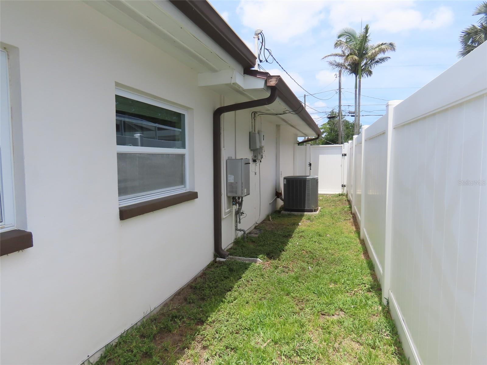 2277 S LAGOON CIR, CLEARWATER, FL, 33765