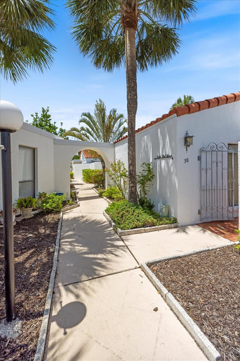 1585 TARPON CENTER DR #20, VENICE, FL, 34285