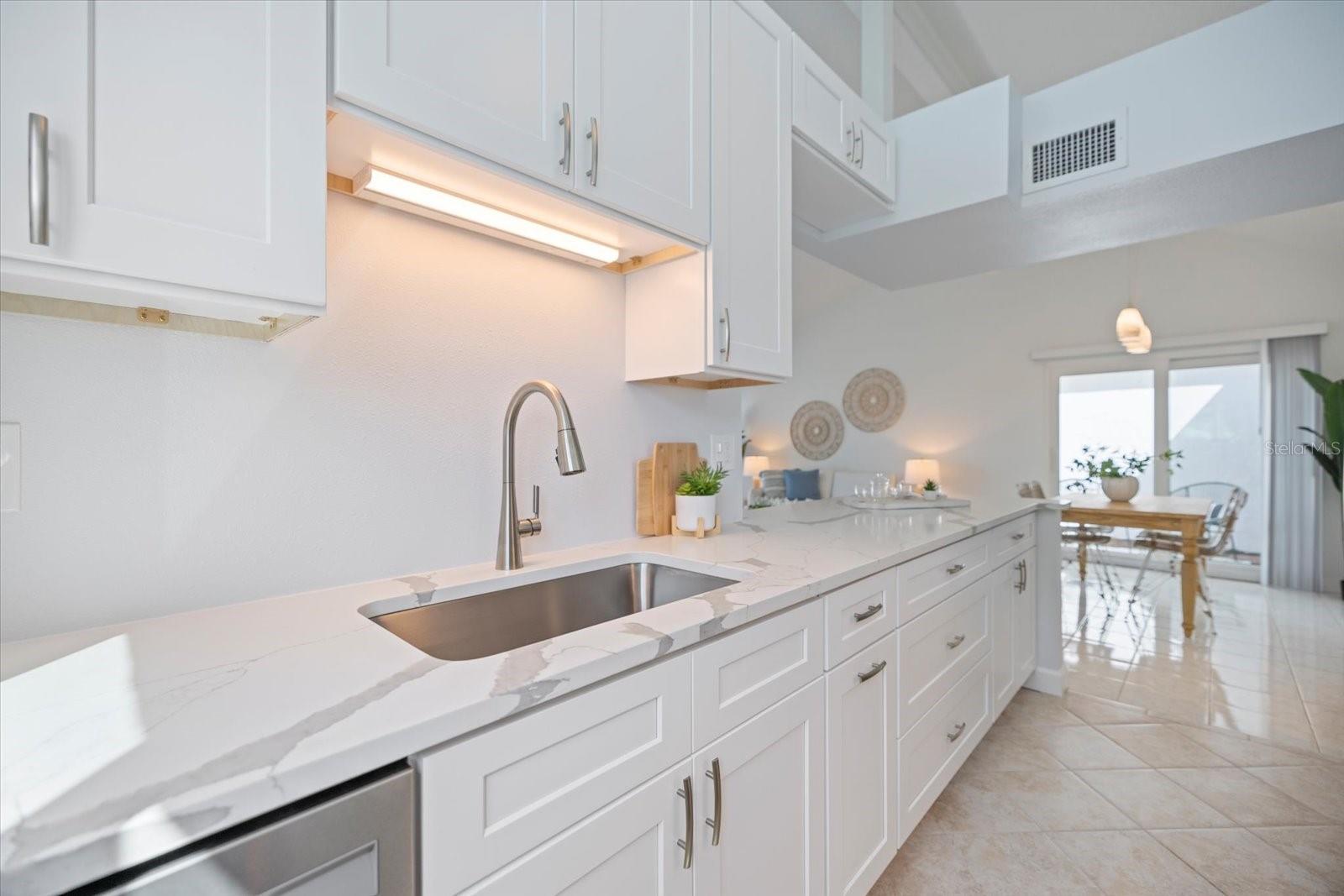 1585 TARPON CENTER DR #20, VENICE, FL, 34285
