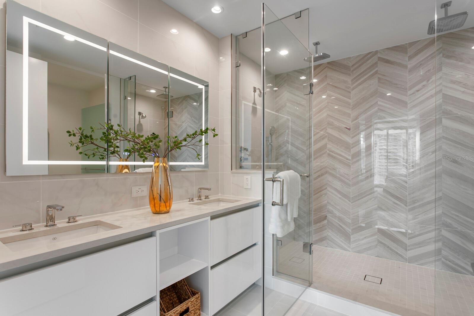 400 CENTRAL AVE #1704, ST PETERSBURG, FL, 33701