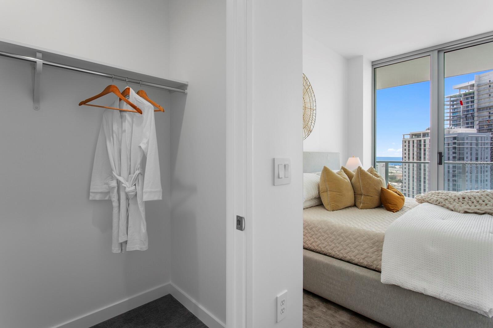 400 CENTRAL AVE #1704, ST PETERSBURG, FL, 33701