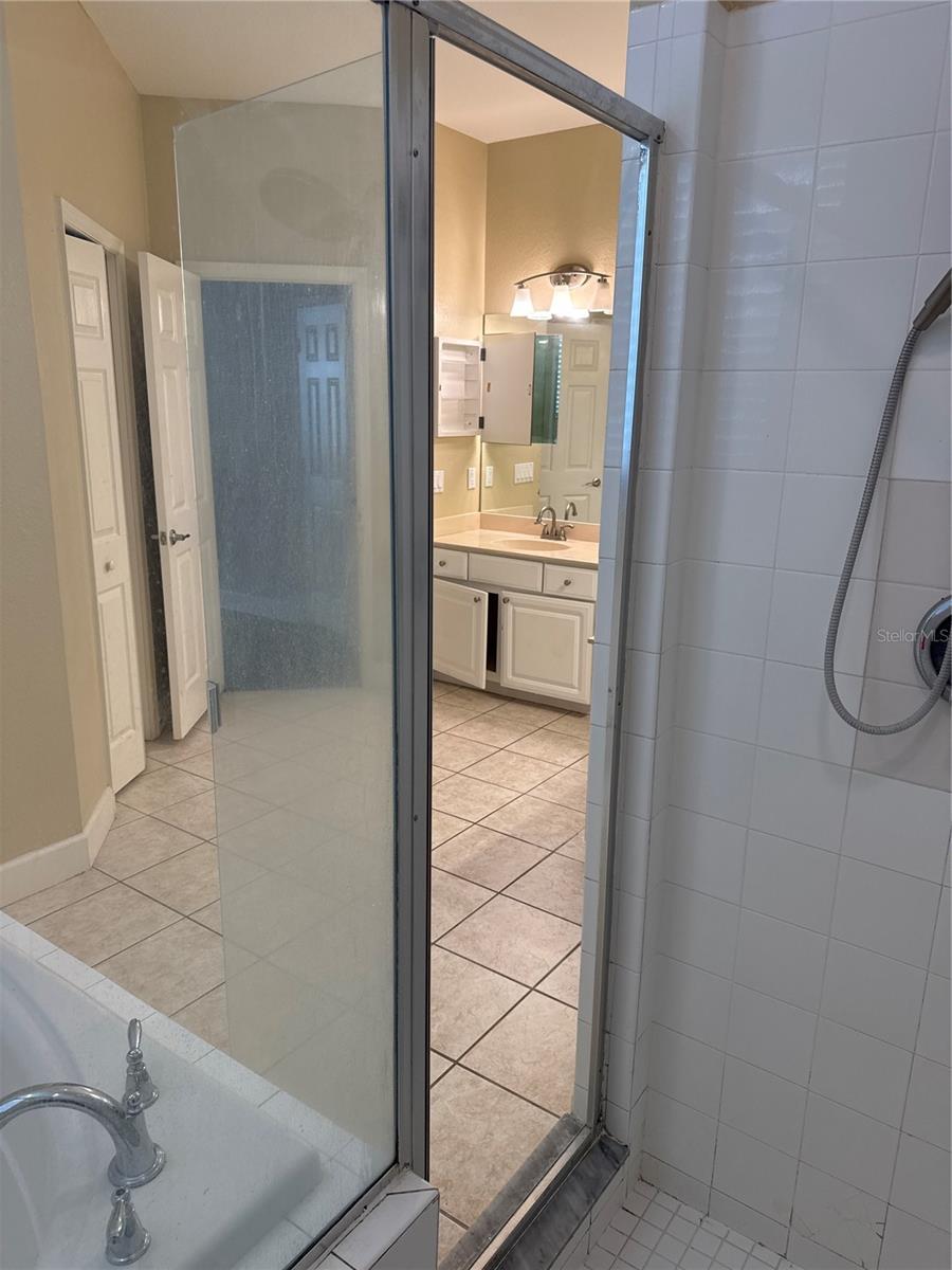 18013 FOREST RETREAT LN, TAMPA, FL, 33647