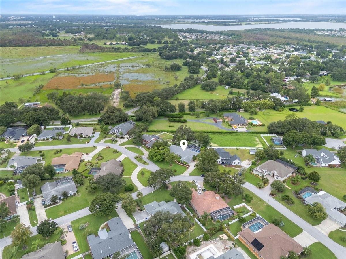 725 HERITAGE DR NE, WINTER HAVEN, FL, 33881
