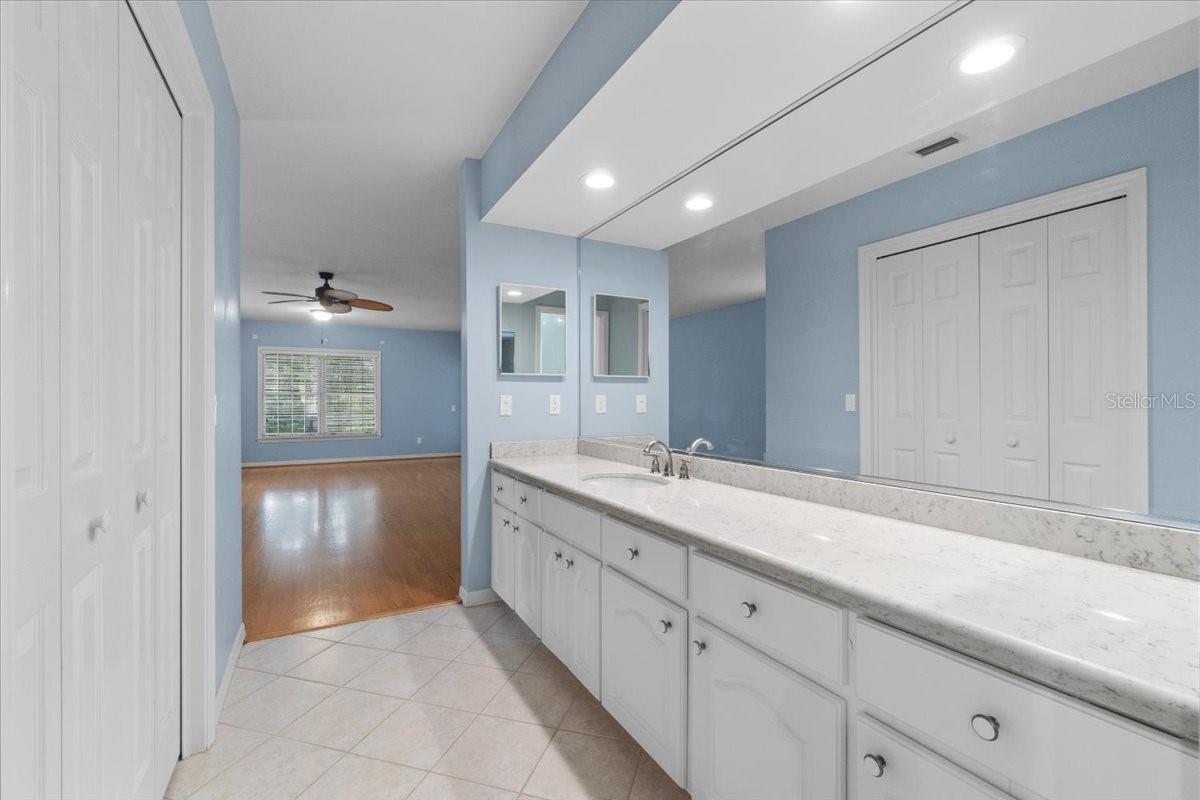 725 HERITAGE DR NE, WINTER HAVEN, FL, 33881