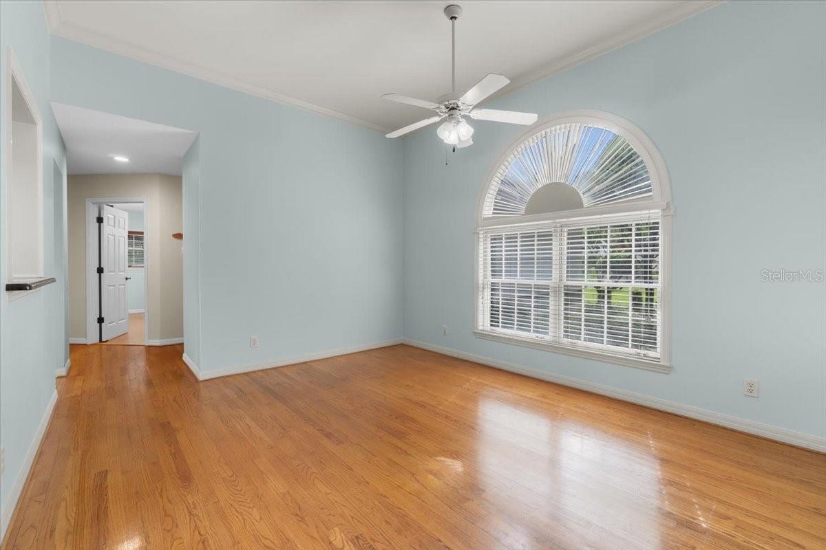 725 HERITAGE DR NE, WINTER HAVEN, FL, 33881