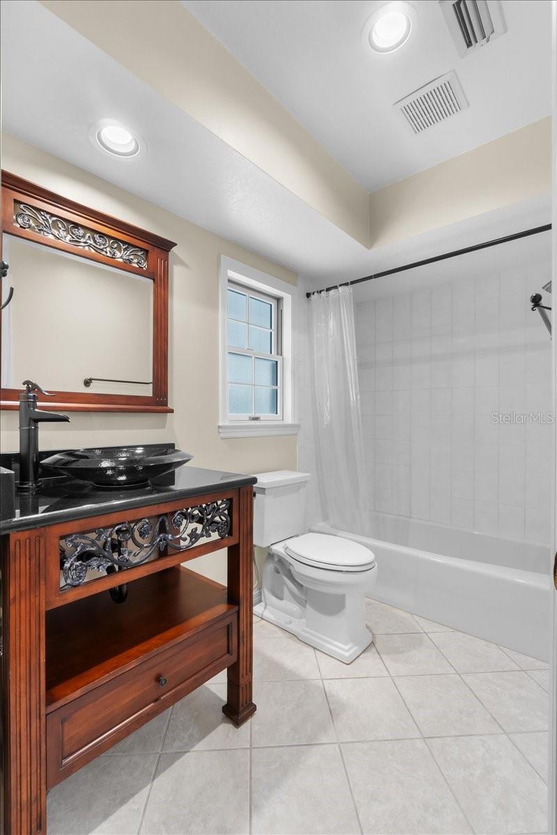 725 HERITAGE DR NE, WINTER HAVEN, FL, 33881