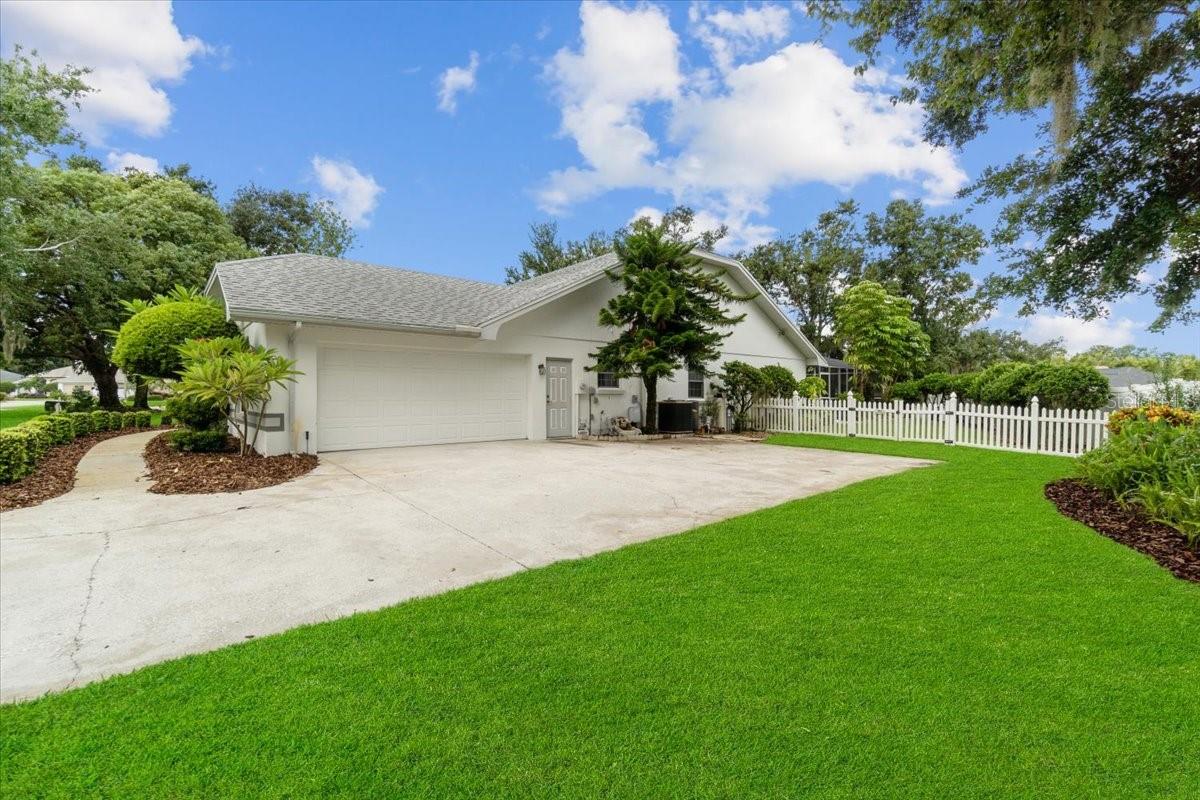 725 HERITAGE DR NE, WINTER HAVEN, FL, 33881