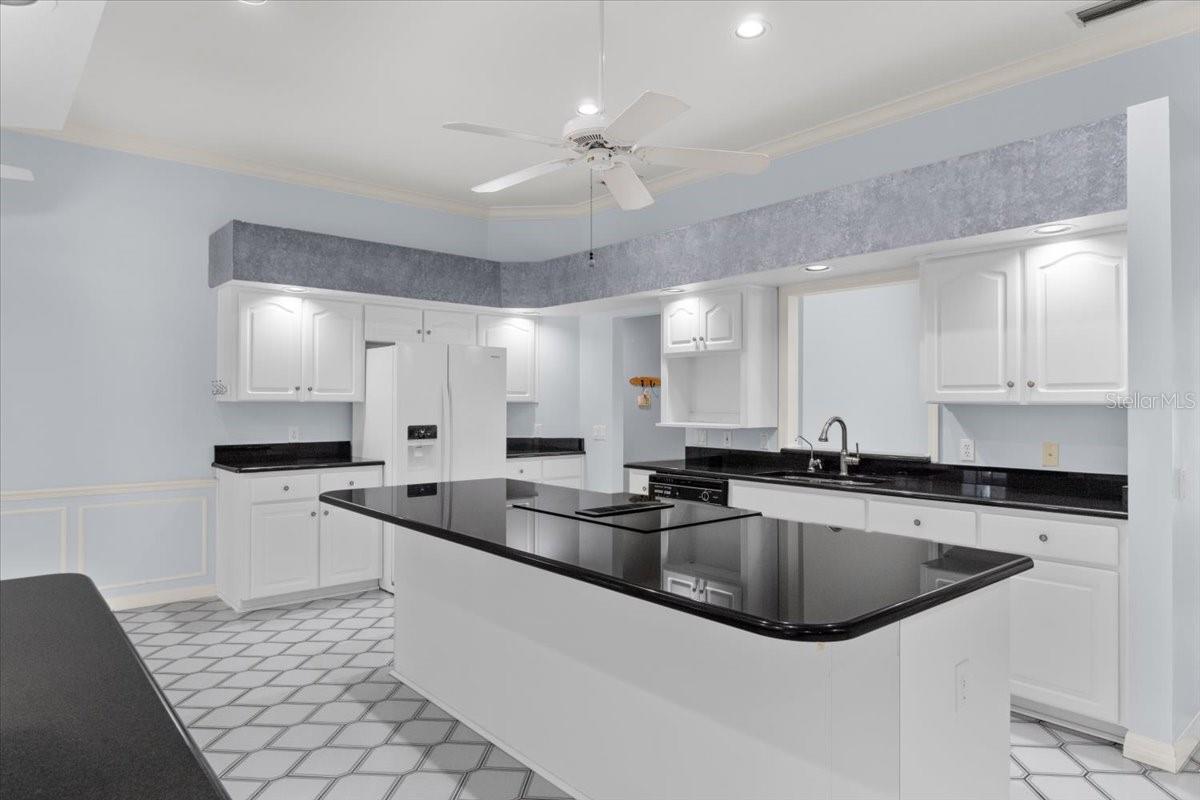 725 HERITAGE DR NE, WINTER HAVEN, FL, 33881