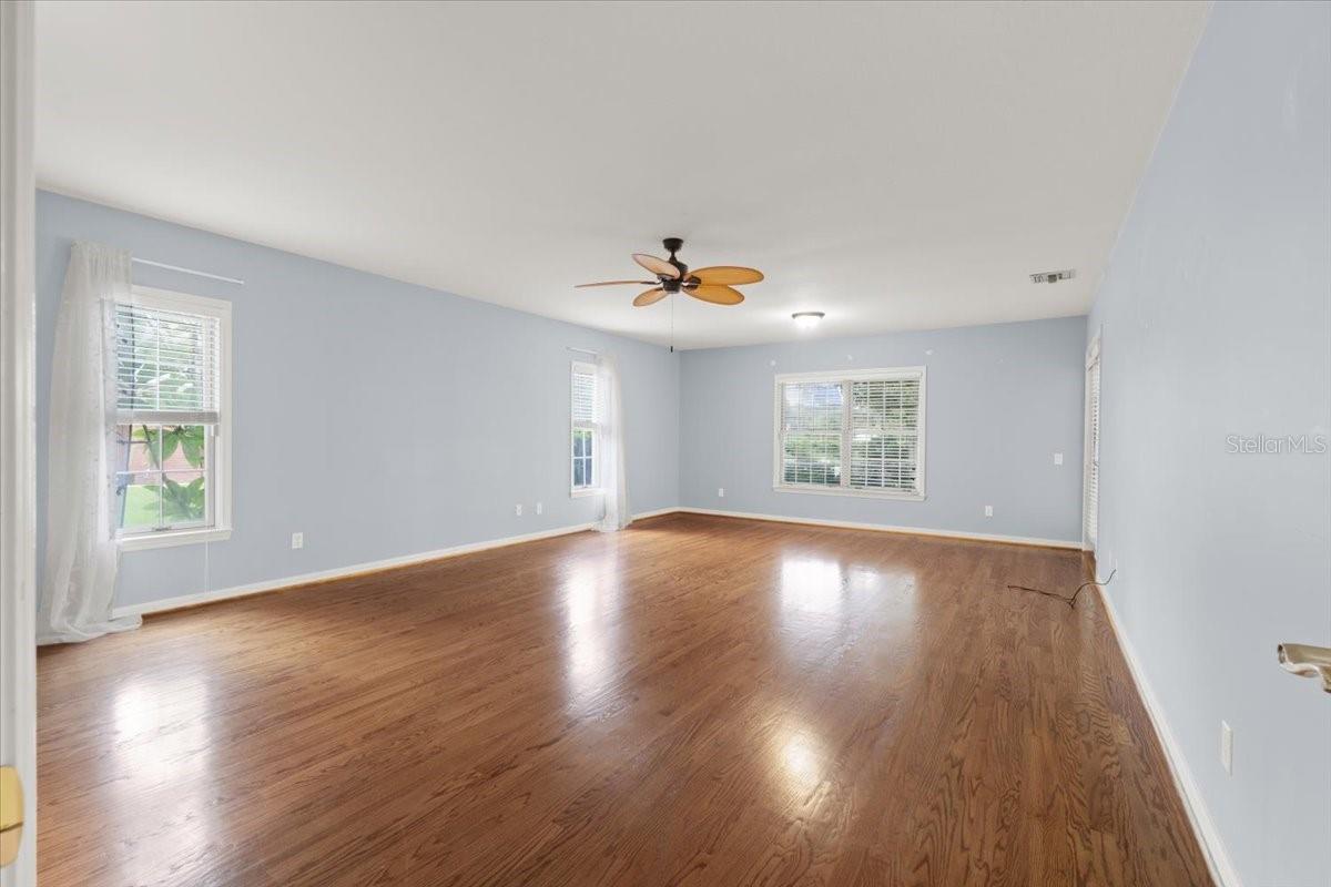 725 HERITAGE DR NE, WINTER HAVEN, FL, 33881