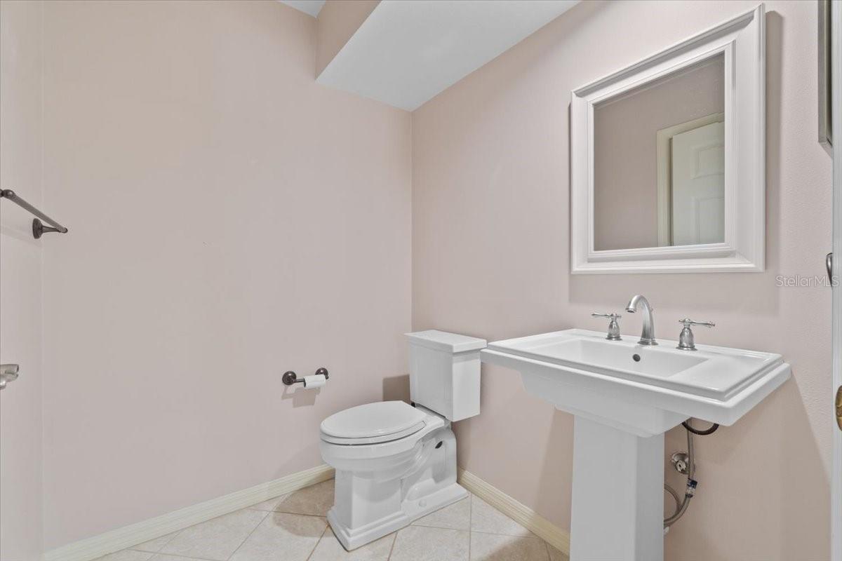 725 HERITAGE DR NE, WINTER HAVEN, FL, 33881