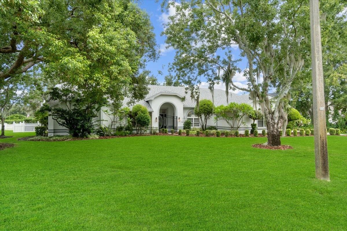 725 HERITAGE DR NE, WINTER HAVEN, FL, 33881