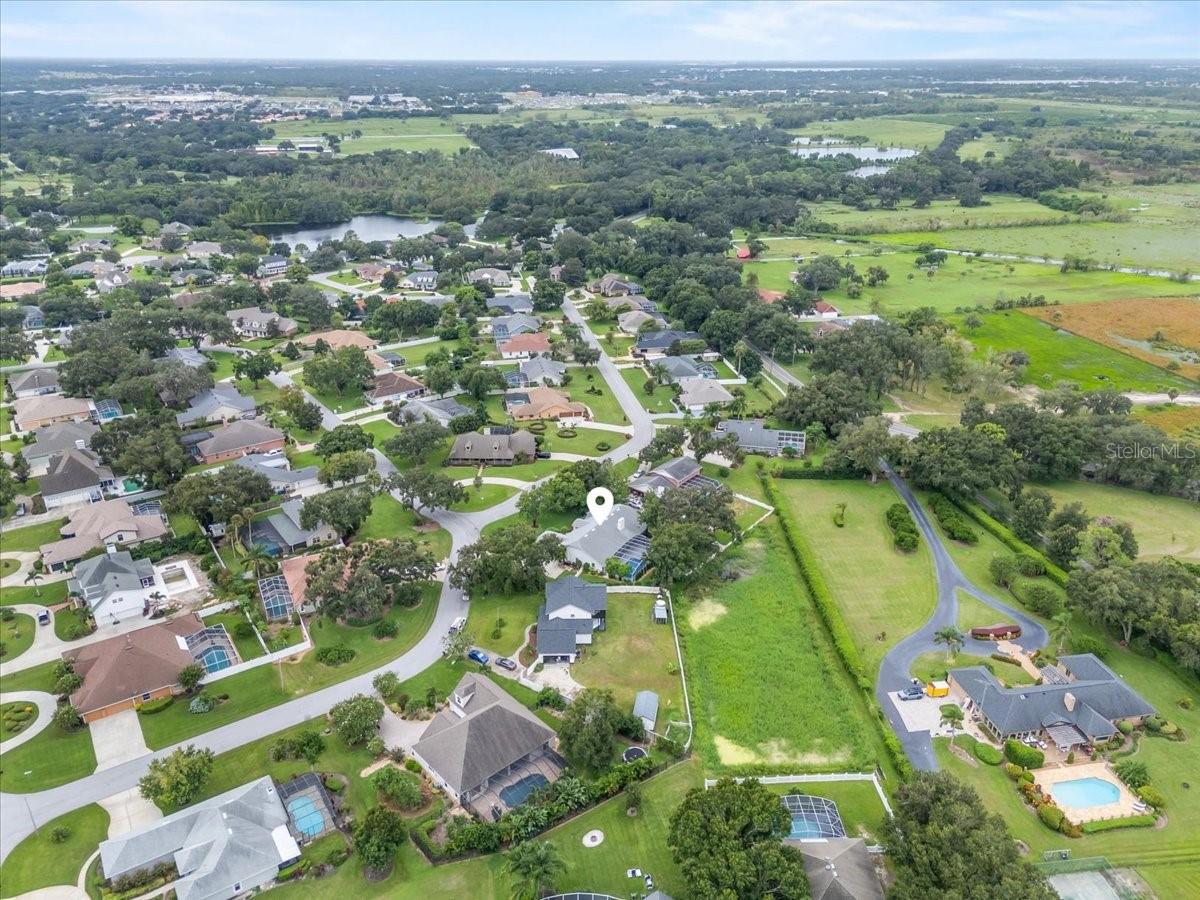 725 HERITAGE DR NE, WINTER HAVEN, FL, 33881