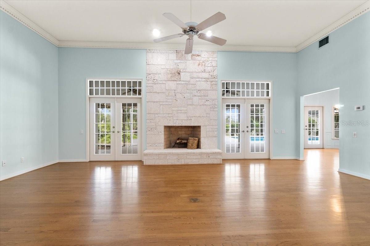 725 HERITAGE DR NE, WINTER HAVEN, FL, 33881