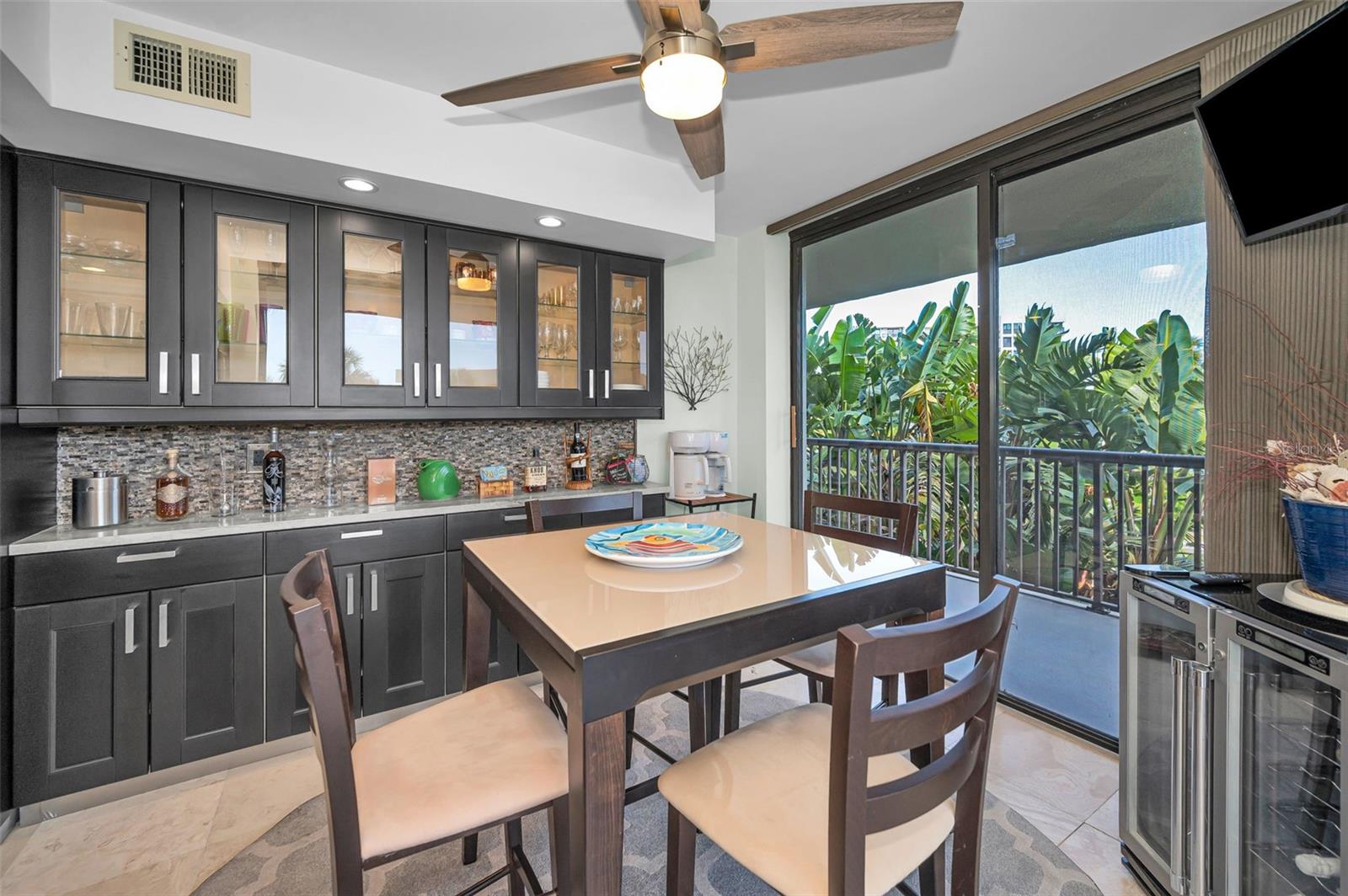 1660 GULF BLVD #208, CLEARWATER BEACH, FL, 33767