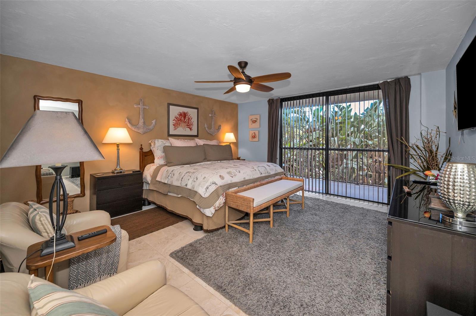 1660 GULF BLVD #208, CLEARWATER BEACH, FL, 33767