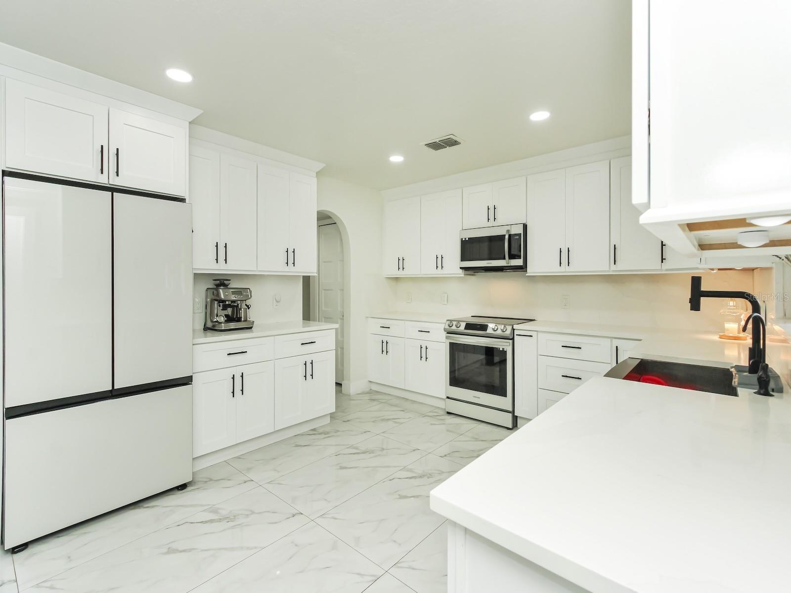 7561 LAKE ANDREA CIR, MOUNT DORA, FL, 32757