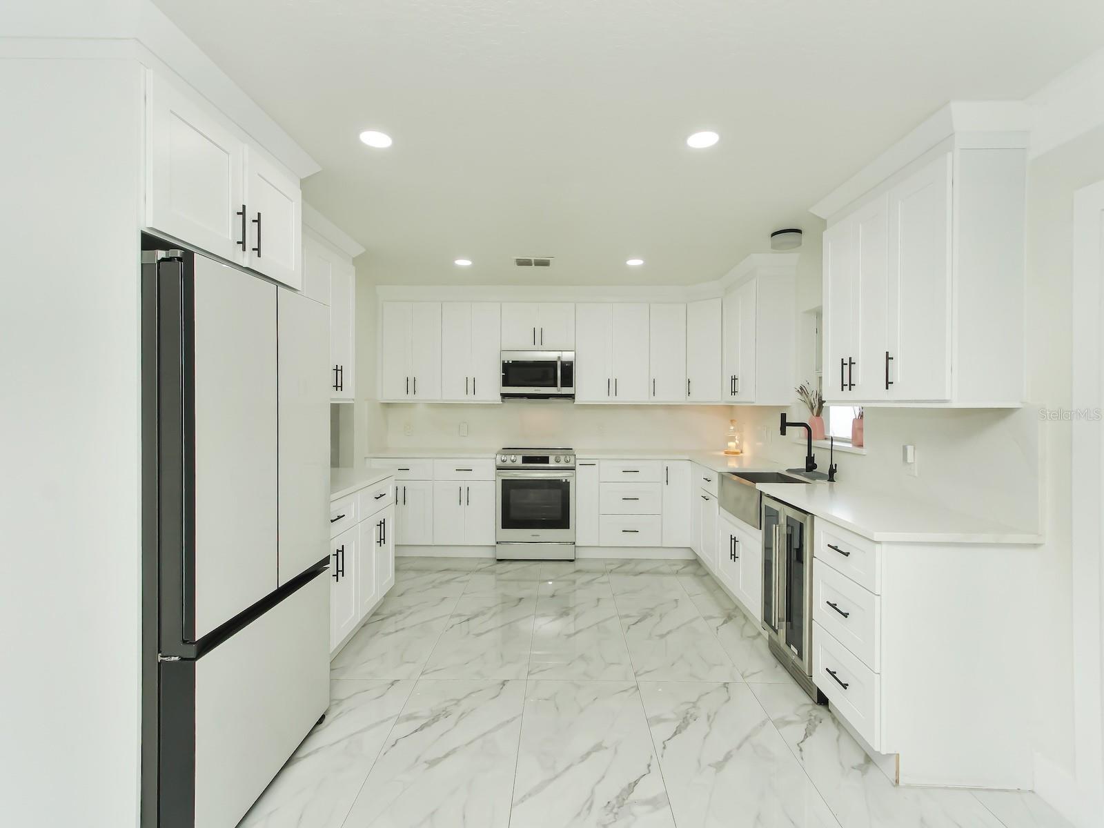 7561 LAKE ANDREA CIR, MOUNT DORA, FL, 32757