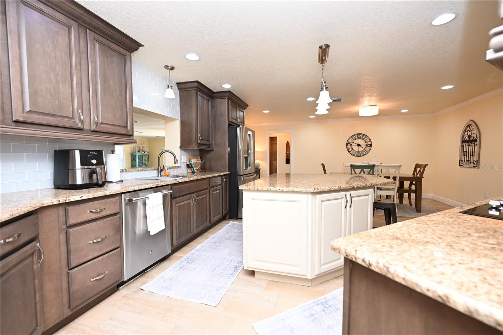 2240 LAKE ARIANA BLVD, AUBURNDALE, FL, 33823