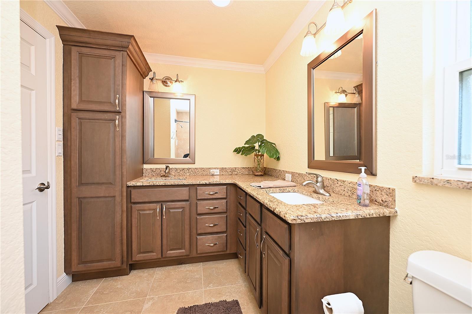 2240 LAKE ARIANA BLVD, AUBURNDALE, FL, 33823
