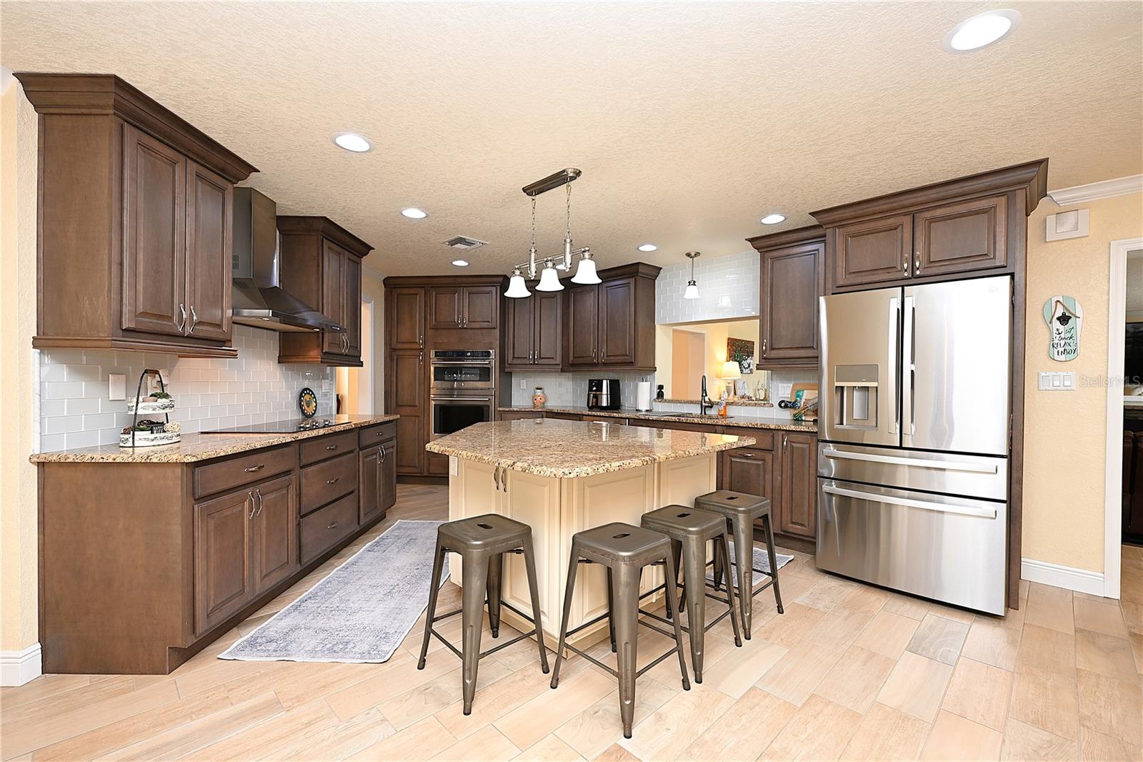 2240 LAKE ARIANA BLVD, AUBURNDALE, FL, 33823