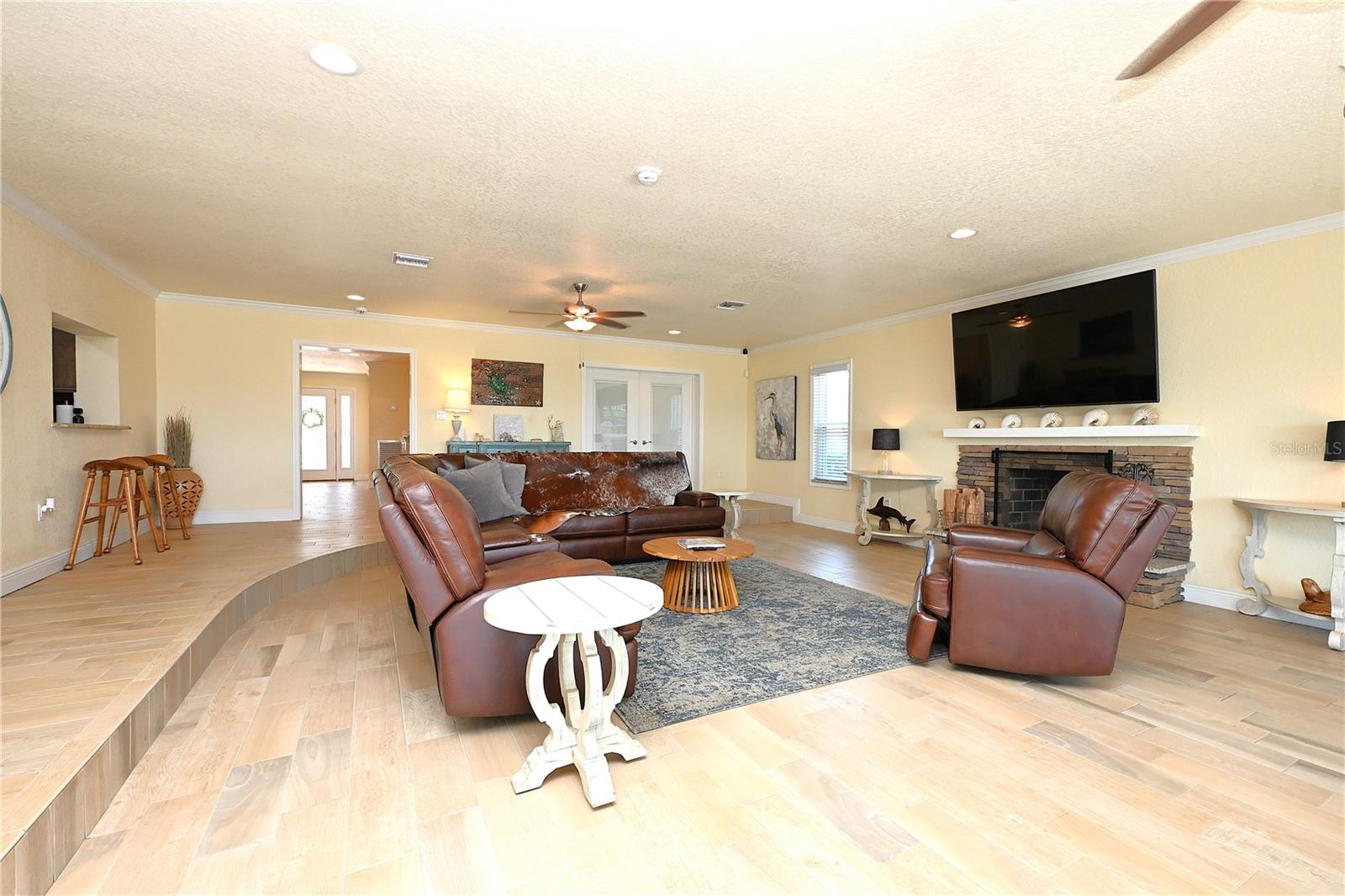 2240 LAKE ARIANA BLVD, AUBURNDALE, FL, 33823