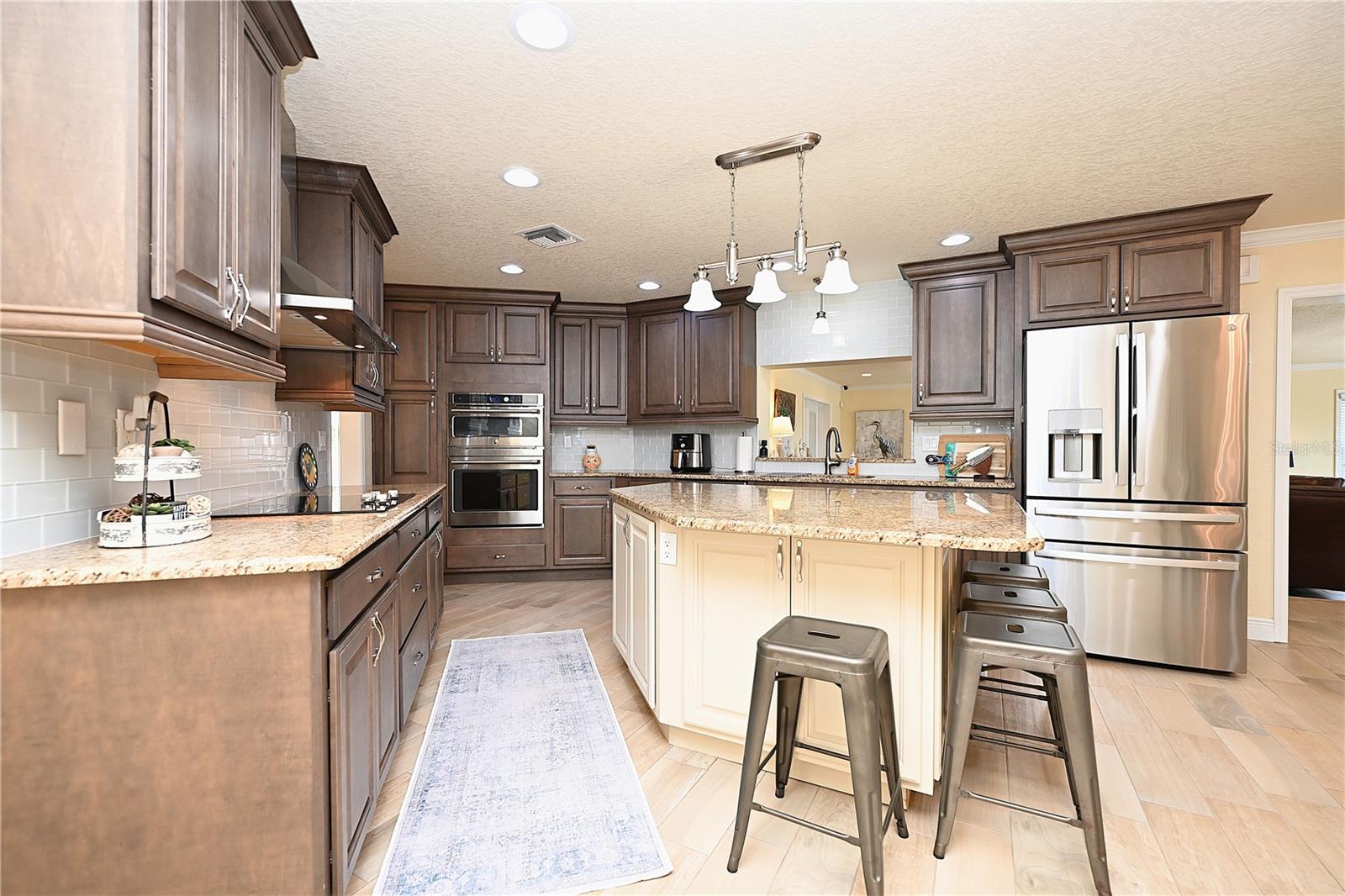 2240 LAKE ARIANA BLVD, AUBURNDALE, FL, 33823