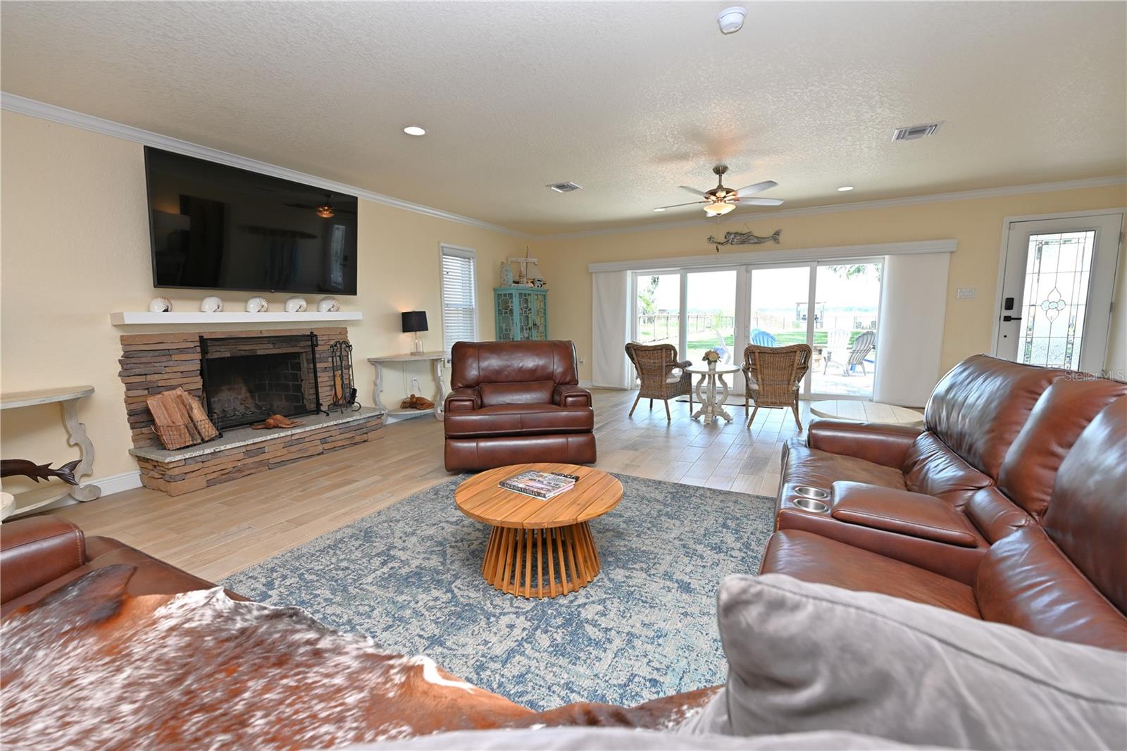 2240 LAKE ARIANA BLVD, AUBURNDALE, FL, 33823