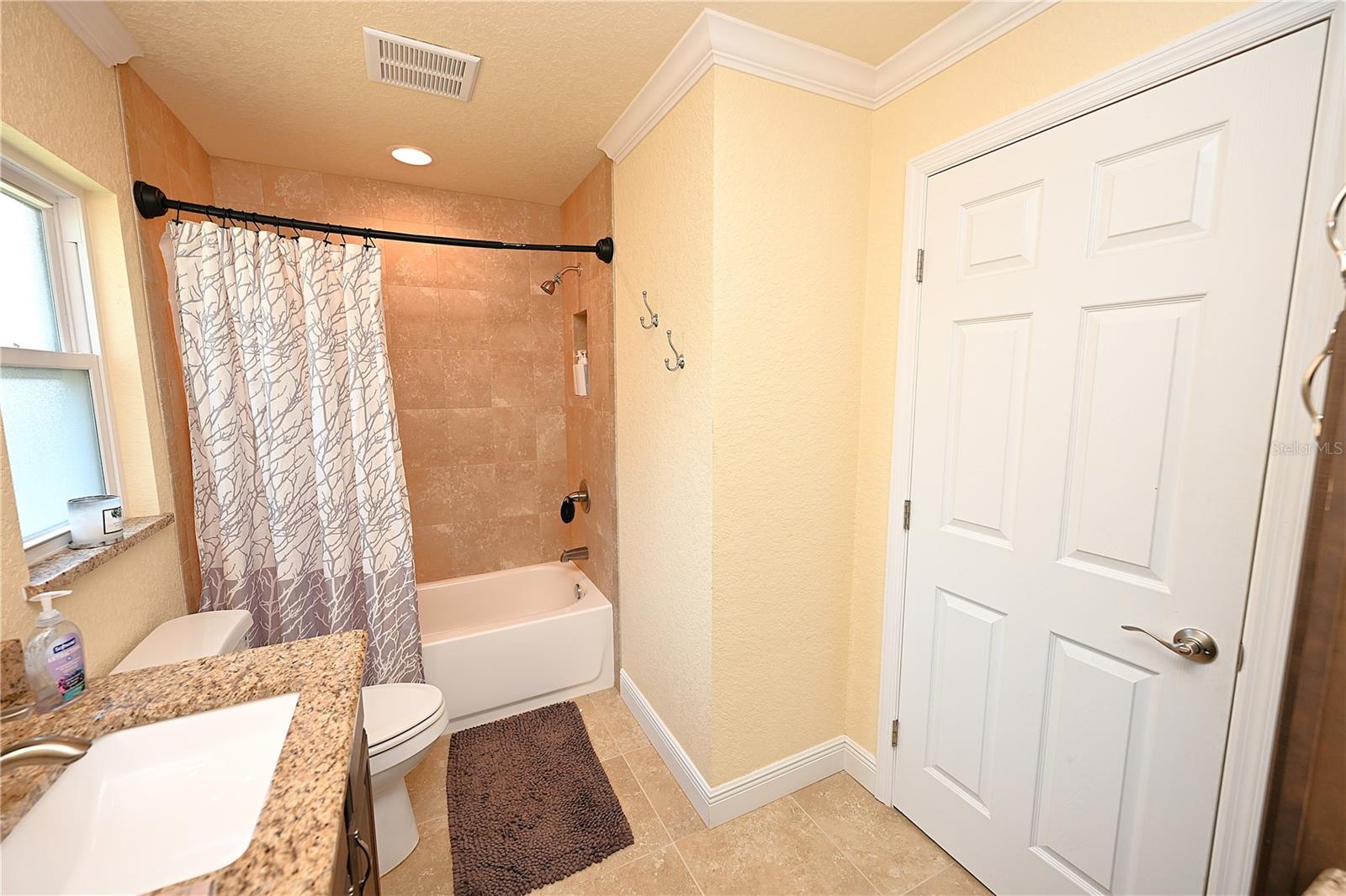 2240 LAKE ARIANA BLVD, AUBURNDALE, FL, 33823