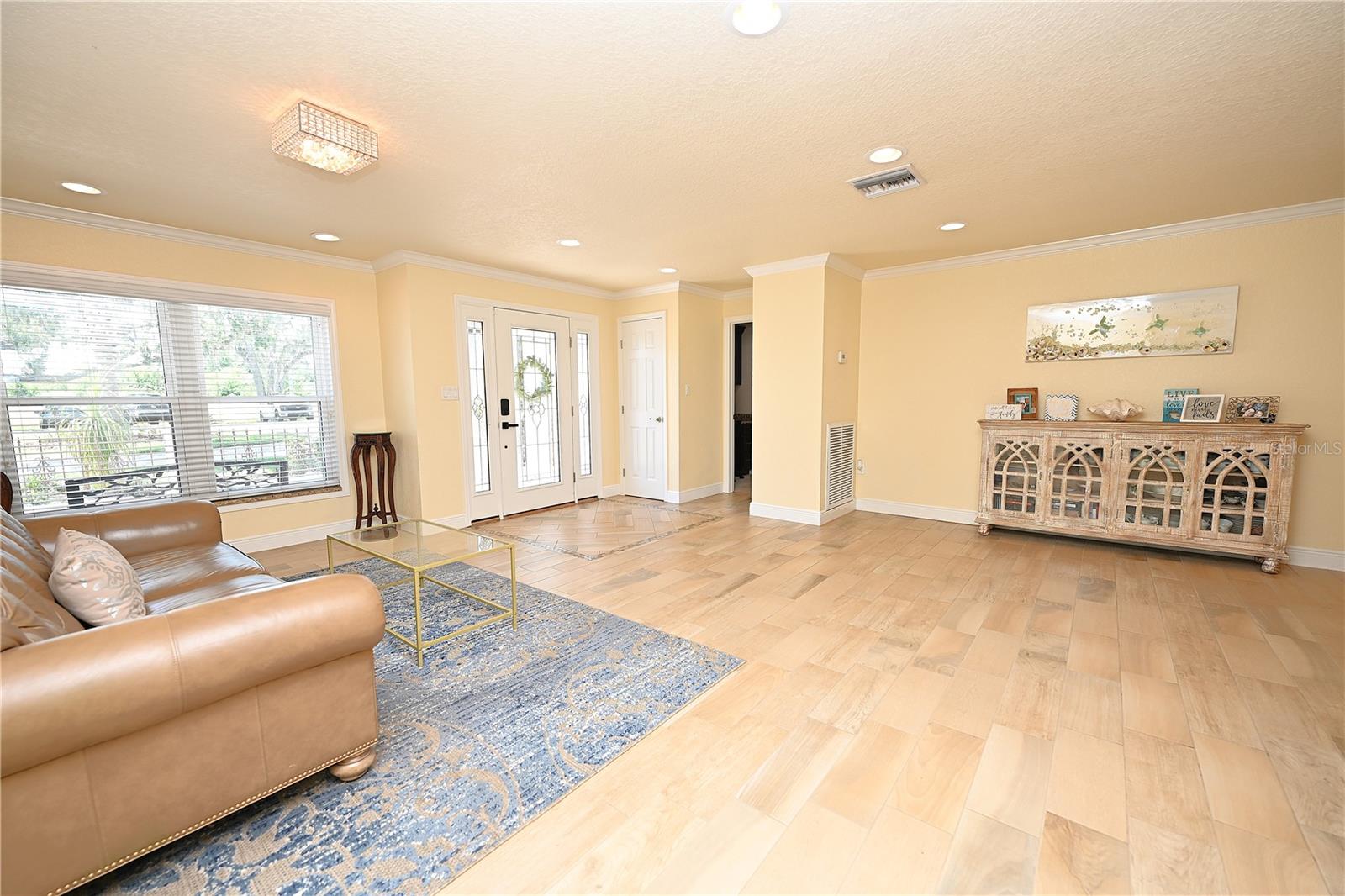 2240 LAKE ARIANA BLVD, AUBURNDALE, FL, 33823