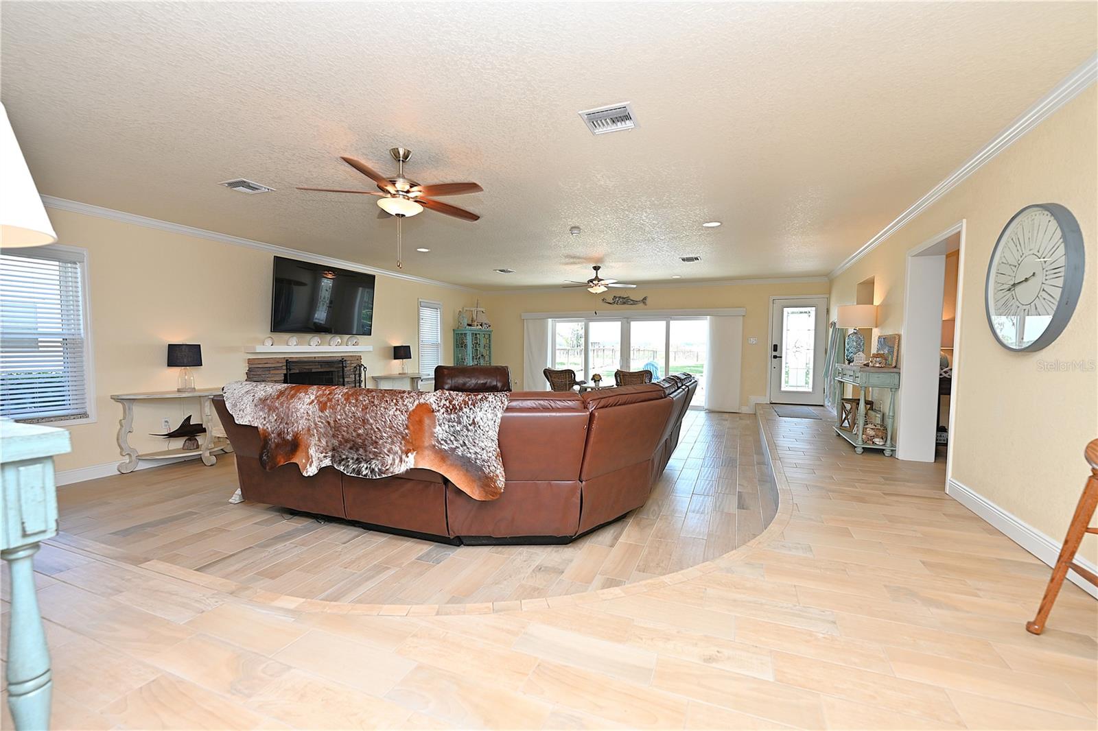 2240 LAKE ARIANA BLVD, AUBURNDALE, FL, 33823