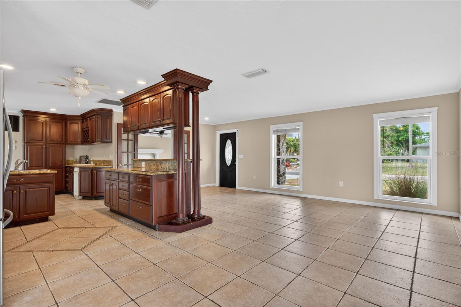 2555 CONSTITUTION BLVD, SARASOTA, FL, 34231